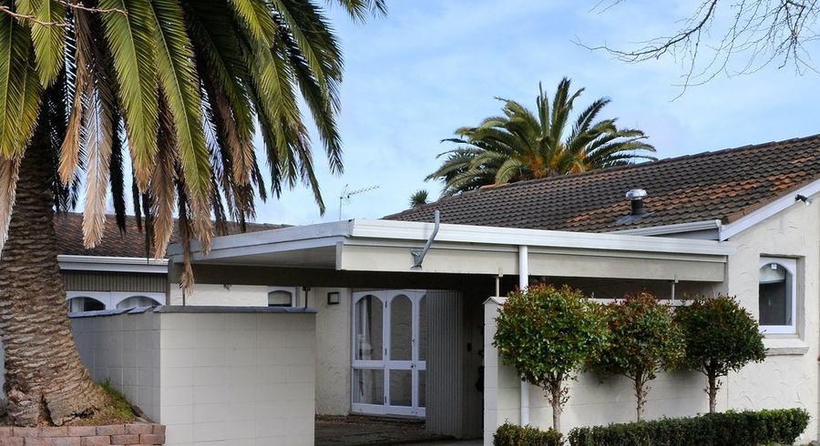  at 2/50 Casuarina Road, Half Moon Bay, Auckland