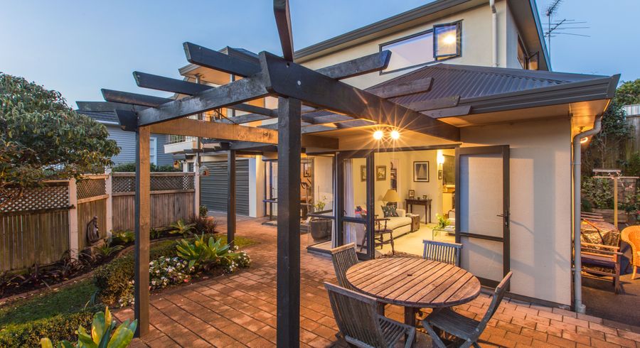  at 2/44 Fancourt Street, Meadowbank, Auckland