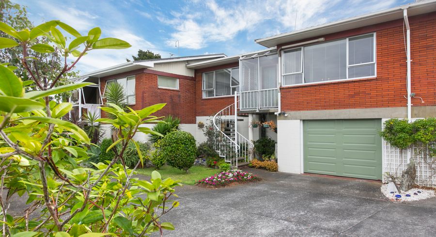  at 4/16 Warren Avenue, Three Kings, Auckland