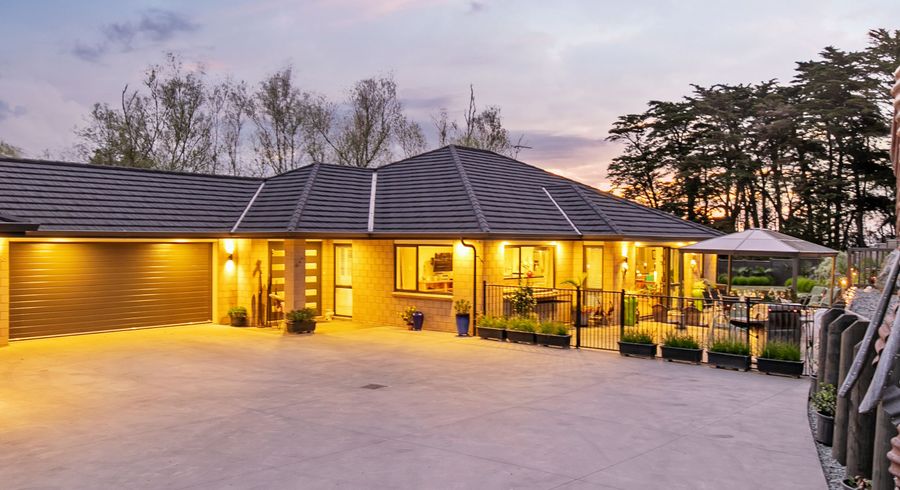  at 14 Gracechurch Drive, Flat Bush, Auckland