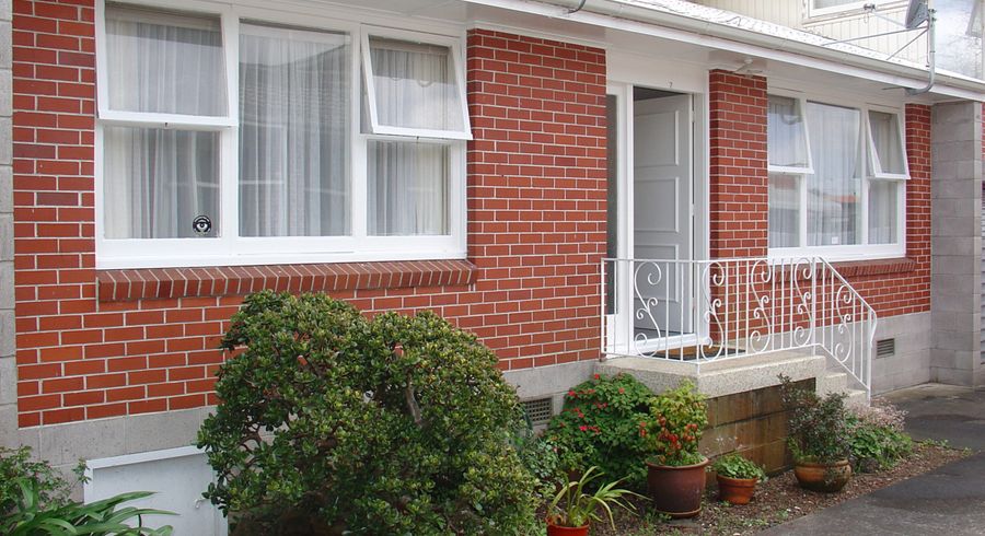  at 2/27 Cardwell Street, Onehunga, Auckland
