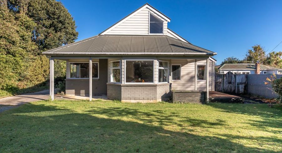 at 10 Golf Links Road, Carters Beach, Westport