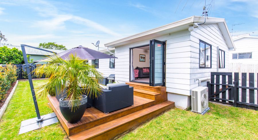  at 2/51 Tramway Road, Beach Haven, Auckland