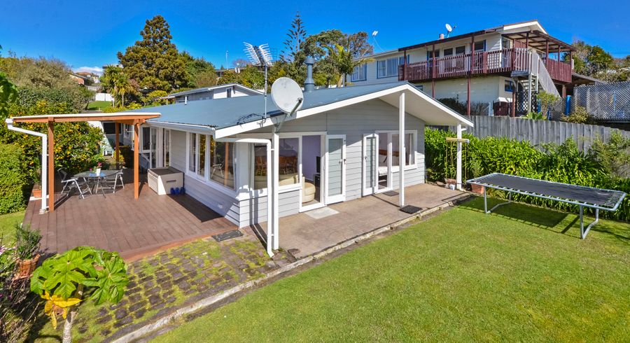  at 6 Marlborough Avenue, Glenfield, Auckland