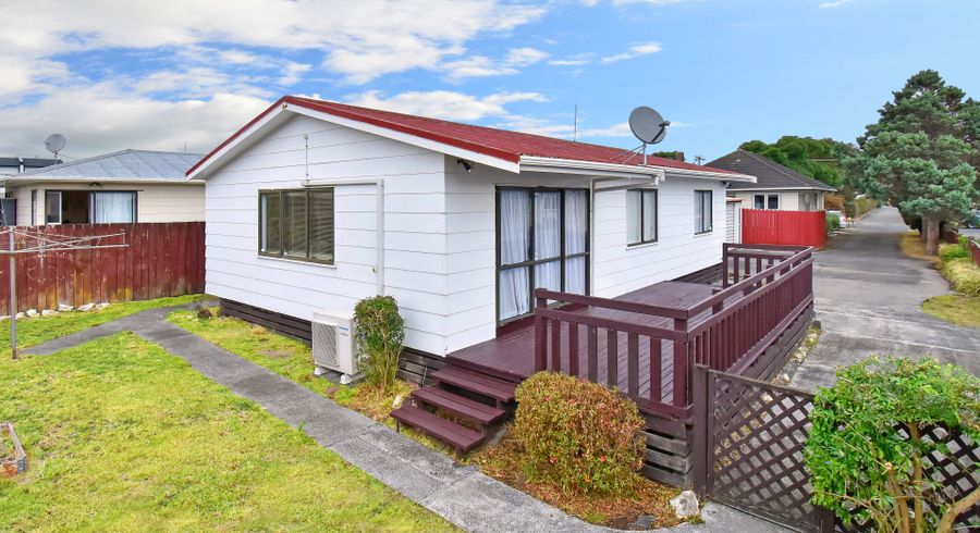  at 2/28 Gloucester Road, Manurewa, Auckland