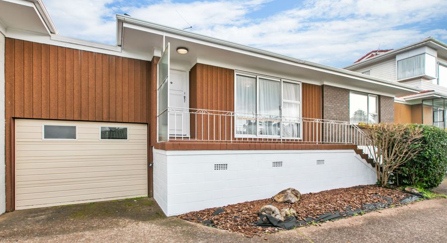 at 2/8 Quentin Avenue, Royal Oak, Auckland