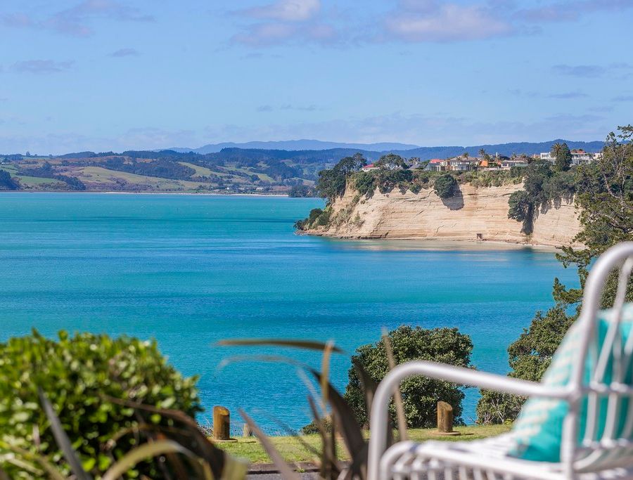 Free property data for 60 Marine Parade, Mellons Bay, Auckland homes