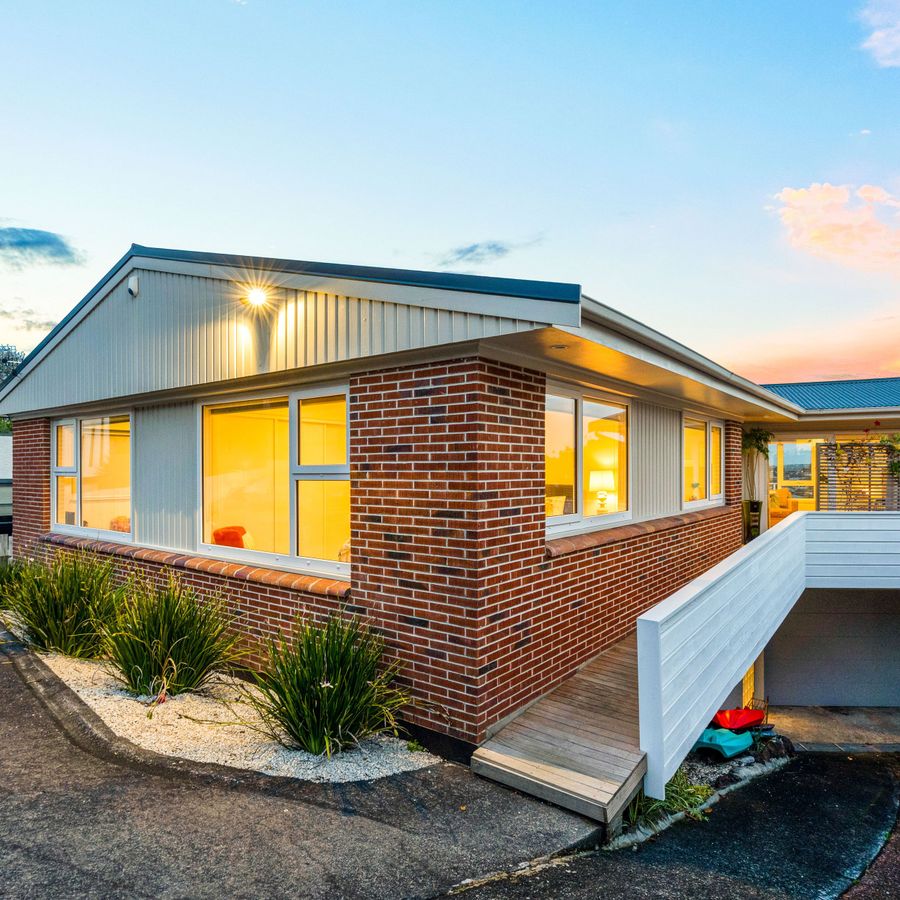 Free property data for 74 Seaview Road, Castor Bay, Auckland homes.co.nz