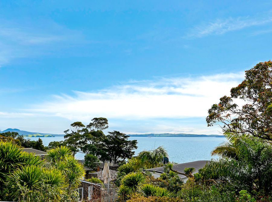 Recently sold 127 Mellons Bay Road, Mellons Bay, Auckland homes.co.nz