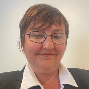Amanda Aveyard