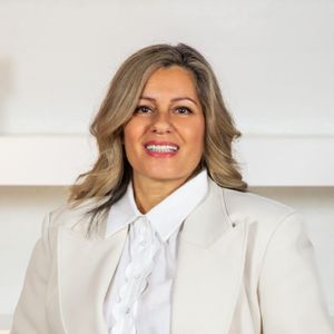 Carmen Holder