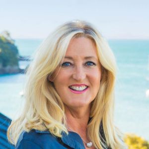 Shelley Dewar