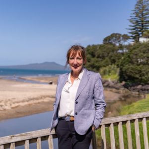 Therese Leslie
