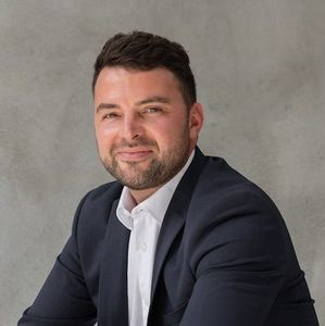 Elliot Barnes